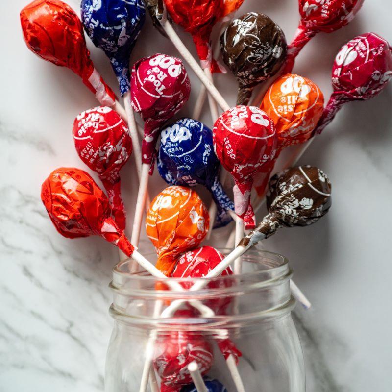 tootsie pop® suckers 14oz. The classic fruit-flavored lollipops with a chewy Tootsie® Roll center! These sweet treats combine the best of both worlds—hard candy on the outside and a delicious chocolatey surprise inside. Perfect for when you’re craving something fruity and fun! $8.99 USD